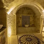 Rock Cave Hotel *