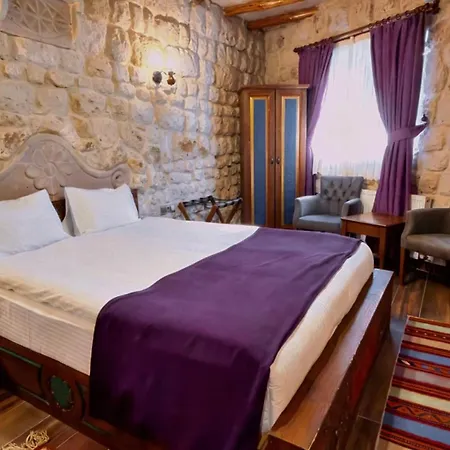 Hotel Rock Cave *